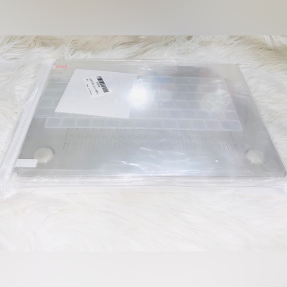 MacBook Pro 14in 4 in 1 Bundle - Picture 9 of 9